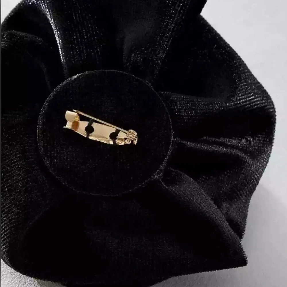Free People Black Velvet Rosette Brooch with 5 Pairs of Stud Earrings Butterfly
